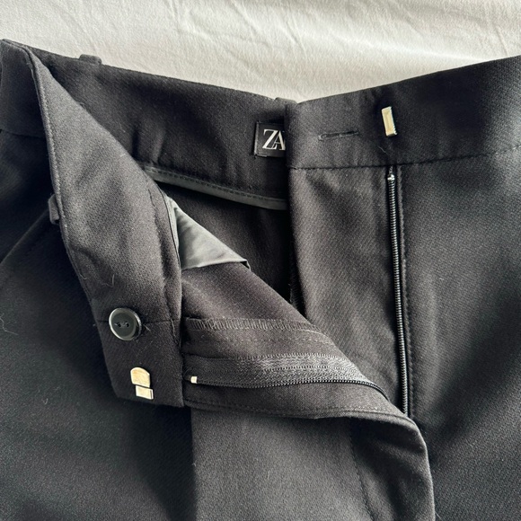 Zara Black Pleated High-Waisted Shorts - Picture 3 of 6